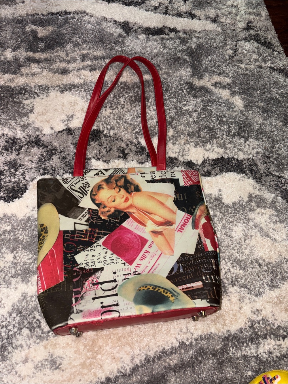 Red graphic design, Marilyn Monroe themed purse